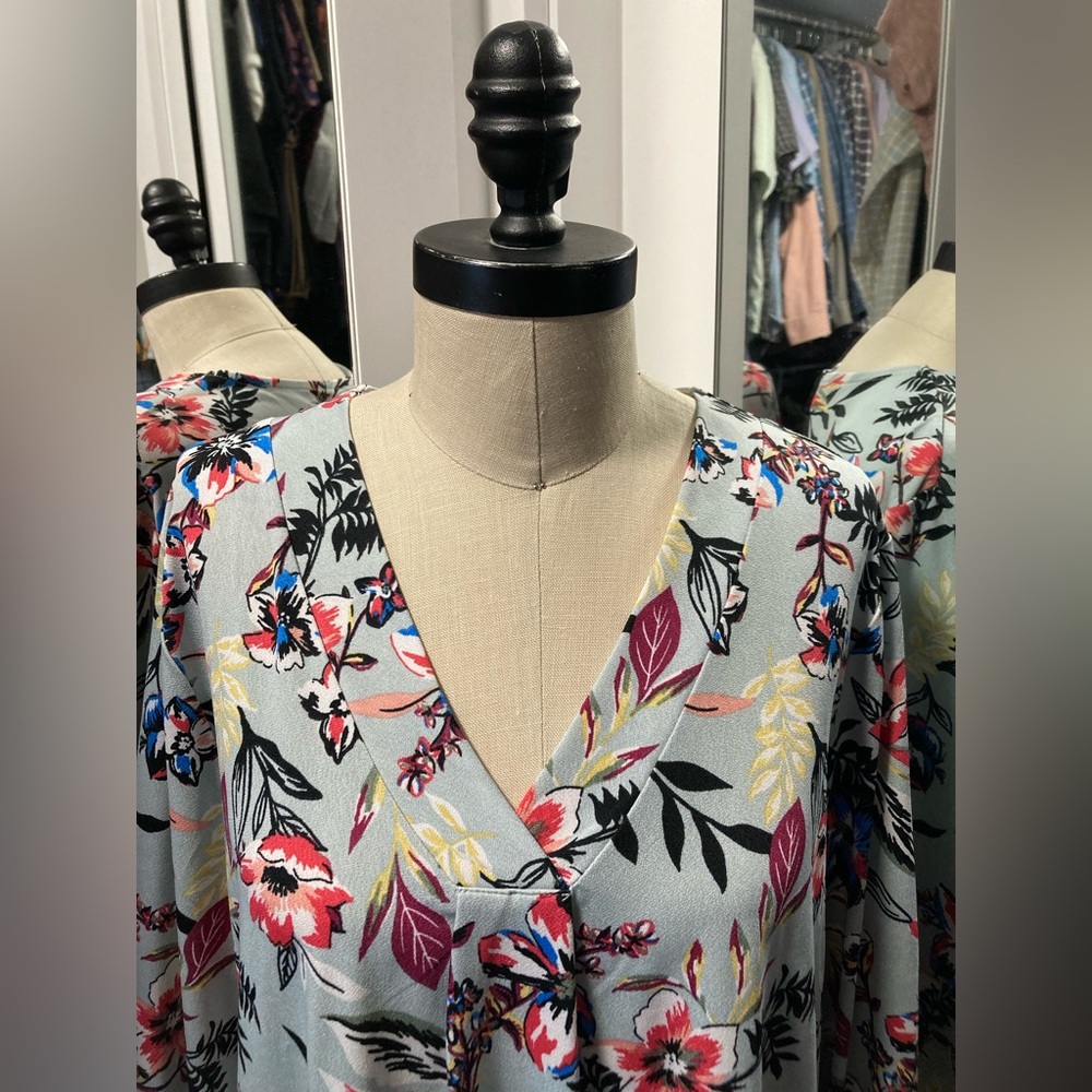 Massini - Pastel Floral Print 3/4 Sleeve Popover Top, Size Large - Picture 2 of 11